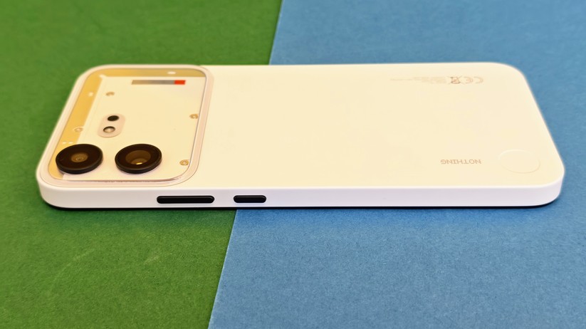 Nothing Phone 4b: Rückseite und Buttons