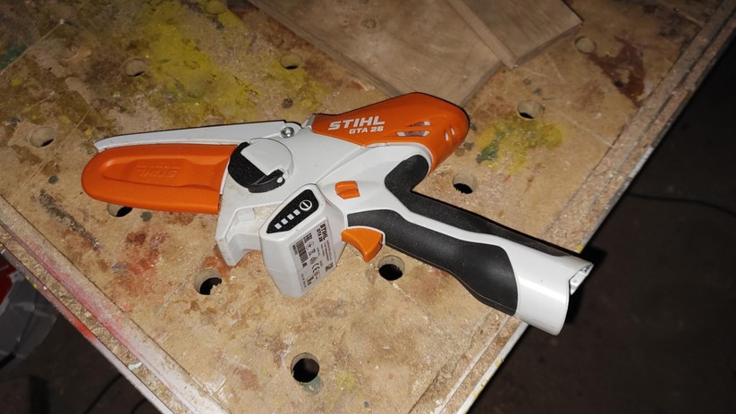 Mini-Kettensäge von Stihl: Die Verarbeitung ist deutlich besser als bei günstigen Geräten.