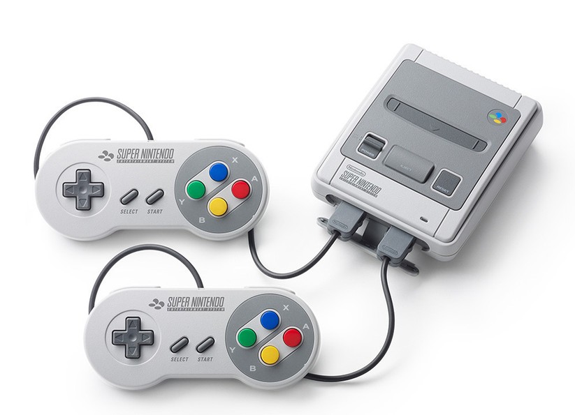 Der SNES Mini sieht der originalen Konsole zum Verwechseln ähnlich.