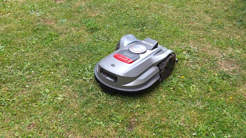  RTK-Mähroboter mit Allrad-Antrieb für Rasenflächen mit bis zu einer Größe von 3000 m².