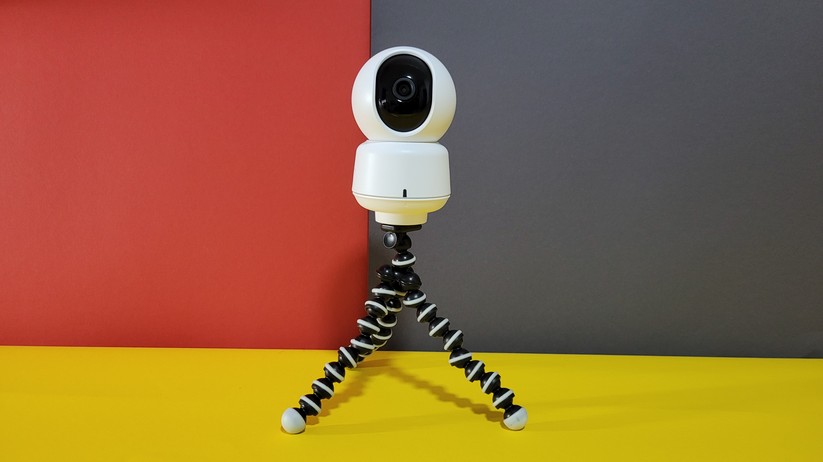 Dank eines integrierten Stativgewinde bietet die Aqara E1 flexible Montagemöglichkeiten.