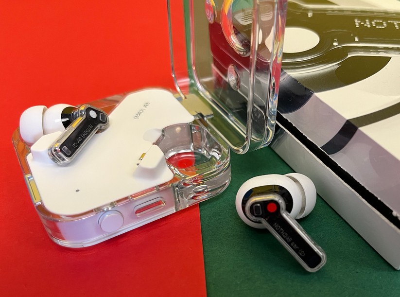 Die Nothing Ear 2 ähneln im Formfaktor den Apple Airpods Pro