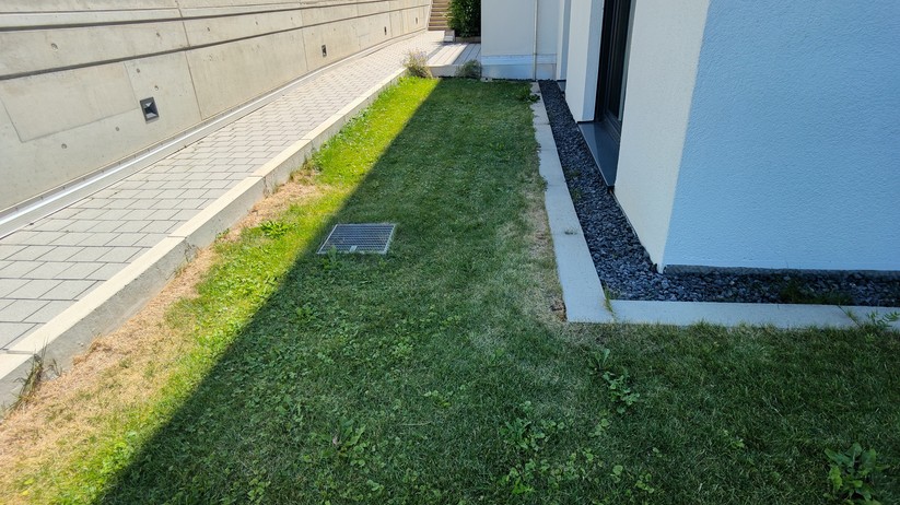 Natural Expression Performance 7: Kamerabasierter Mähroboter für Flächen bis 500 m² und einer Schnittbreite von 18 cm.