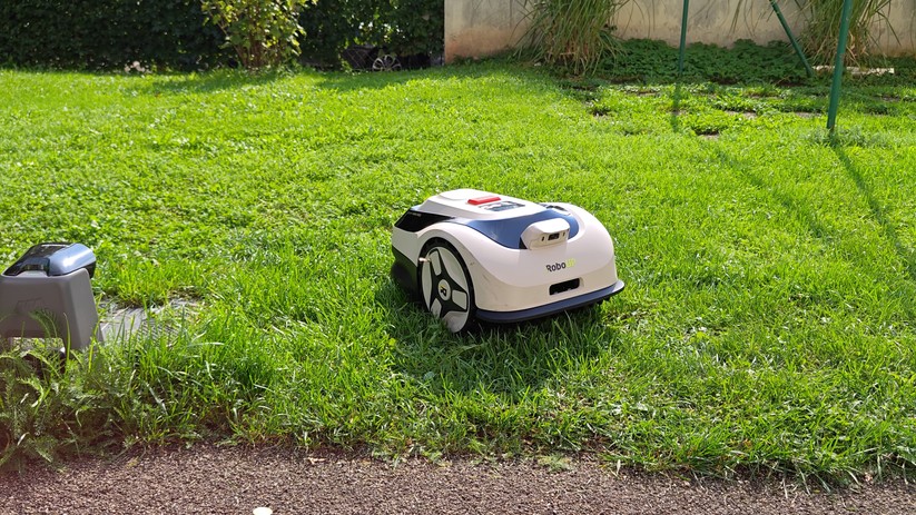 Roboup Raccoon 2 SE: Günstiger Mähroboter ohne Begrenzungskabel für Gärten mit festen Grenzen
