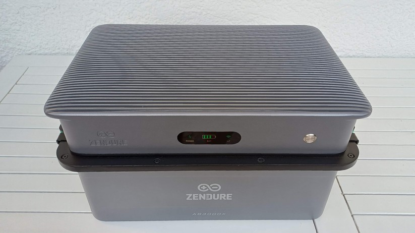 Zendure Solarflow 2400 AC im Test: Modularer AC-Speicher mit 86 % Wirkungsgrad und bis zu 17,28 kWh