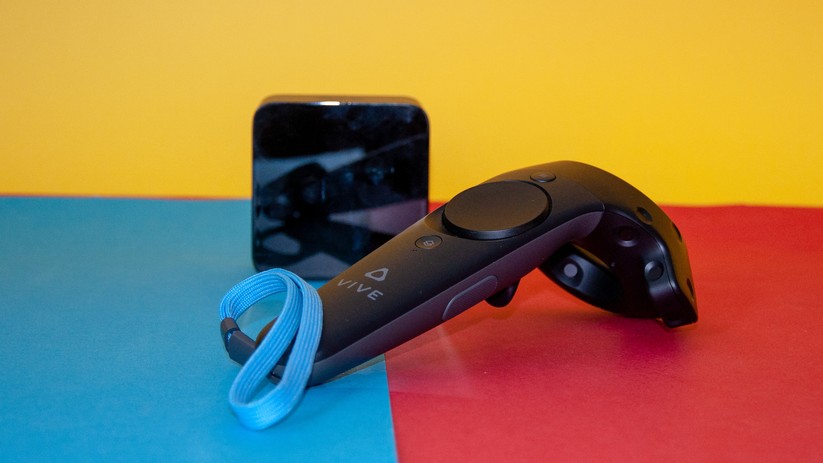 Zusatzkauf: Die Basistation für den Tracker und Controller liegen dem Vive Pro nicht bei. 