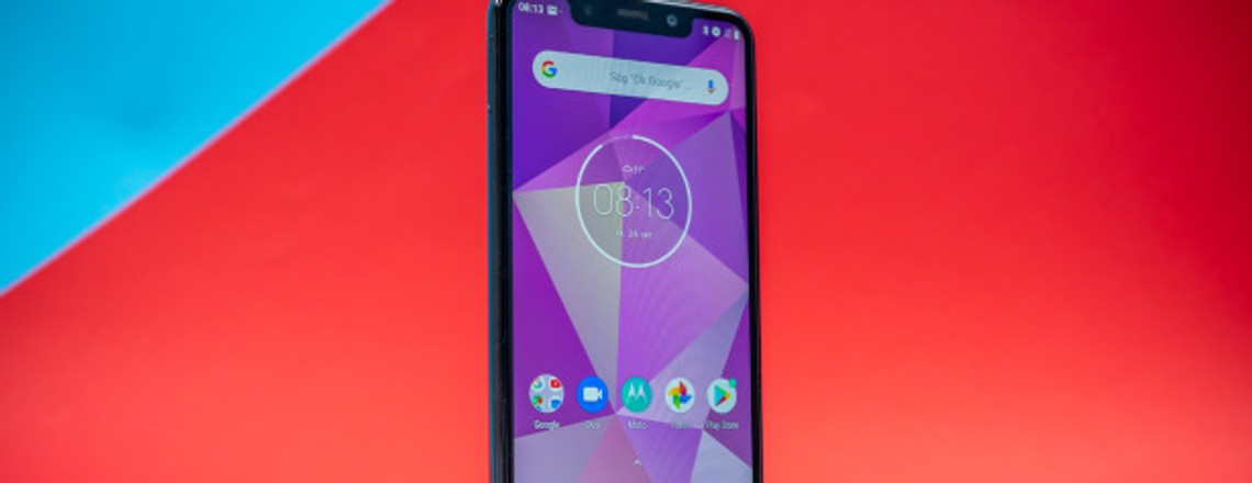 Motorola One im Test: Android-One-Smartphone mit Notch