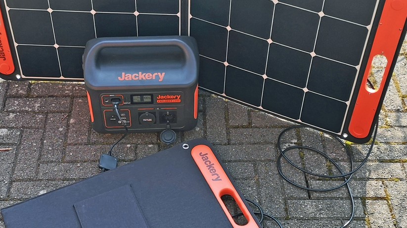 Die Powerstation kann mit einem oder beiden Paneels betrieben werden.