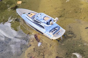 Ferngesteuertes Boot Carson RC Yacht Hurikan im Test: für Kinder und Anfänger