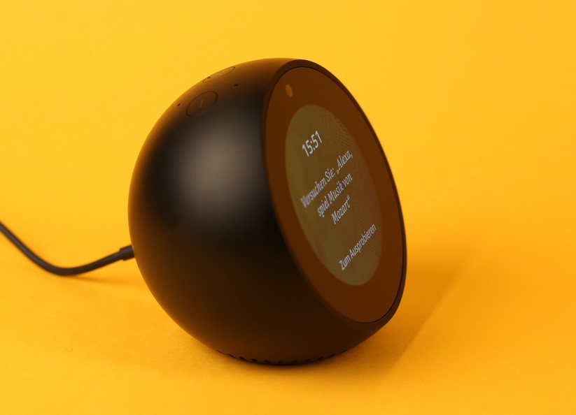 Das runde Display des Echo Spot schränkt den Nutzen extrem ein.
