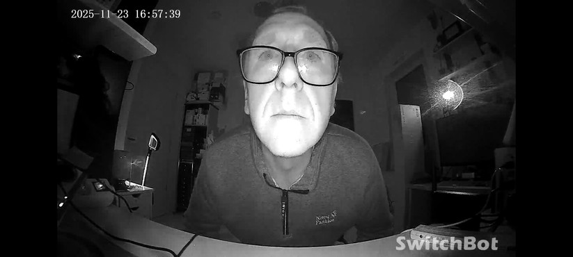 Die Videoaufnahmen könnten besser sein. In heller Umgebung ist die Bildqualität noch halbwegs o.k., bei Dunkelheit wird das Bild schnell grobkörnig und Bewegungen werden nur verzögert dargestellt.