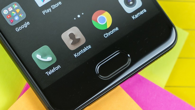 Der Fingerabdrucksensor im Huawei P10 ist im Glas eingelassen.