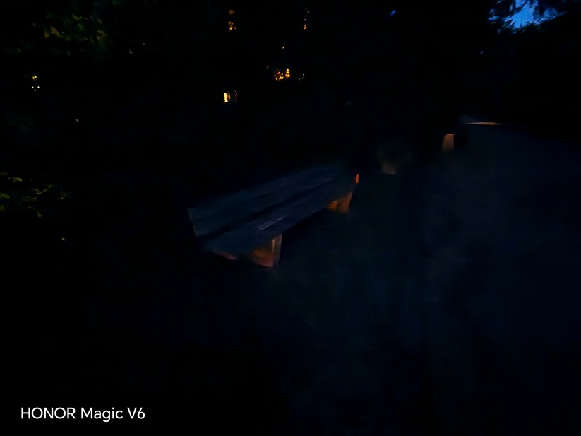 Honor Magic V6: Weitwinkelobjektiv bei Nacht