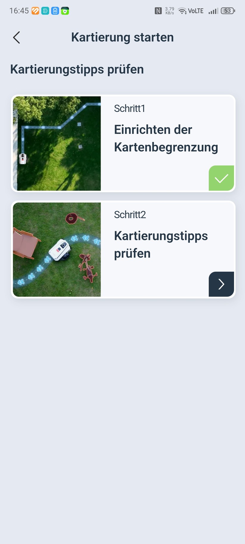 Der Ecovacs Goat A3000 LiDAR bietet eine automatische Kartierung, die allerdings nur funktioniert, wenn die Rasenfläche klar abgegrenzt ist. In unserem Test-Garten mit offenen Übergängen kartieren wir manuell. Die Methode liefert in jedem Fall die präziseren Ergebnisse.