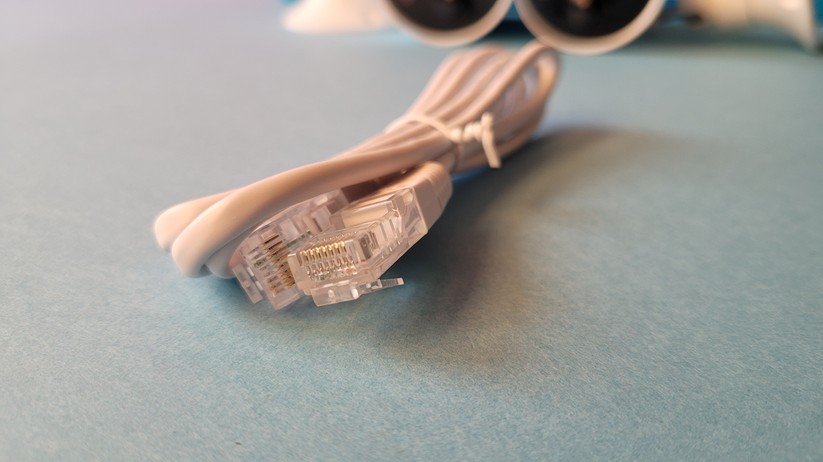 TP-Link Tapo C420S2: Ein Netzwerkkabel zur Verbindung mit dem Router befindet sich im Lieferumfang.