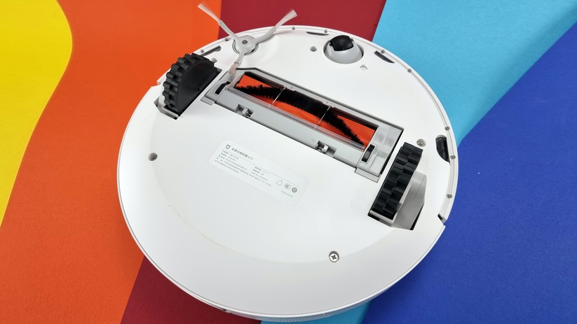 Auf höherem Teppich ist der Xiaomi Mijia 1S so hilflos, als läge er auf dem Rücken