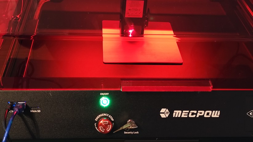 Ohne Schlüssel arbeitet der Mecpow X4 Pro nicht – bei offenem Deckel oder defektem Türsensor ebenfalls nicht.