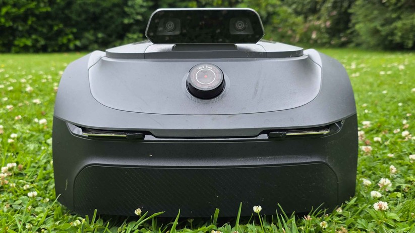Der Mähroboter Mova Viax 500 navigiert mithilfe von LiDAR und Kameras. Er bietet eine Schnittbreite von 20 cm und mäht Flächen bis zu 600 m².