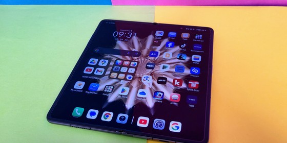 Honor Magic V2