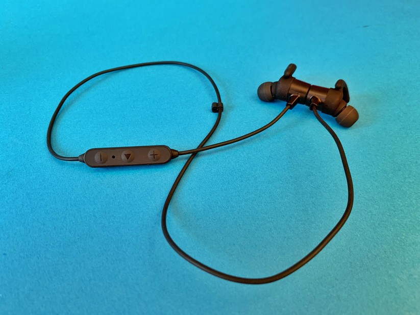 Auch Wireless-Kopfhörer mit Mikrofon können ein gutes Tool für Tiktok sein