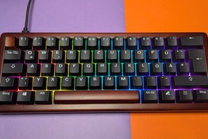Kompakte Gaming-Tastatur aus Holz: Sharkoon Skiller SGK50 S4 Gen2 Wood im Test