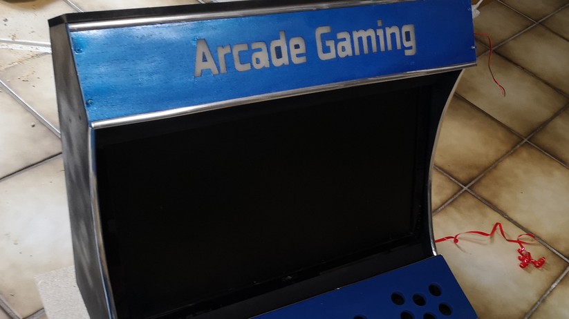Arcade-Automaten im Retro-Look: Auch hier kommt noch Farbe drauf.