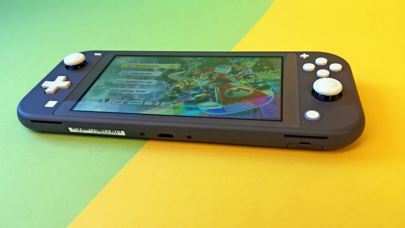 Wer Multiplayer-Spiele mit der Lite zocken will, muss sich mit dem kleinen 5,5-Zoll-Display begnügen.