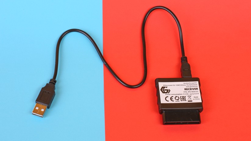 Der Wireless-Adapter wird entweder in die Playstation 2 eingesteckt oder per USB-Kabel mit Rechner, Raspberry oder Playstation 3 verbunden.
