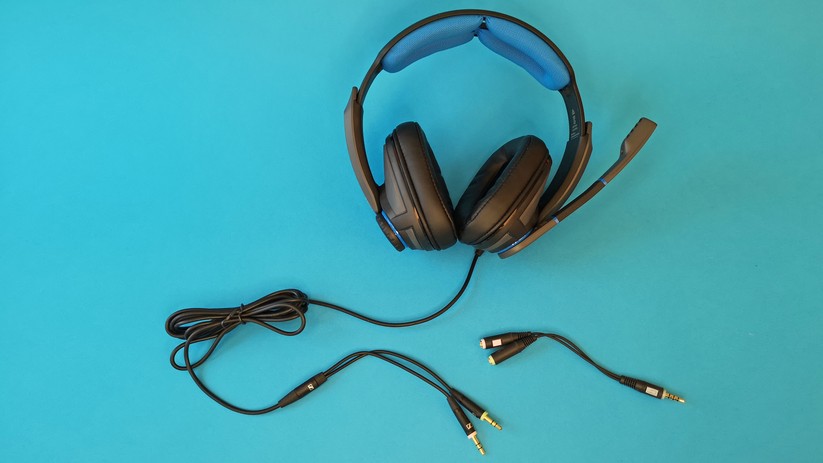 Ein passender Kabeladapter gehört zum Lieferumfang.