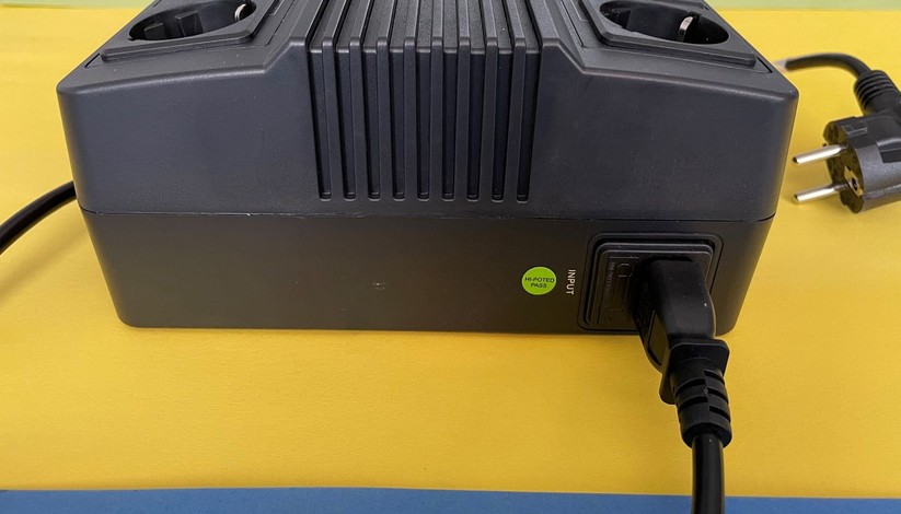 Bei der USB-Steckdosenleiste Digitus All-in-One USV 600VA/360W lässt sich das Netzkabel austauschen. Das ist ein Vorteil, denn so lässt sich das Kabel bei Defekt einfach austauschen oder die Kabellänge individuell anpassen.