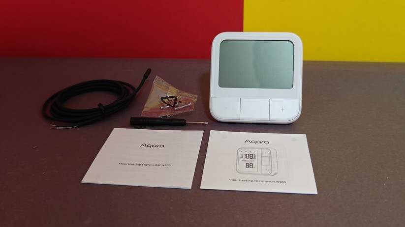 Das Aqara-Thermostat W500 ist für Fußbodenheizungen gedacht und kann entweder per Thread oder per Zigbee betrieben werden. Mehr Funktionen stehen mit Zigbee bereit. Eine direkte Integration in Home Assistant ist mit Zigbee2MQTT möglich.
