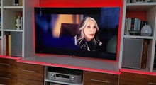 Das für Tische optimierte Modell H61C3 kann auch als TV-Beleuchtung im Wohnzimmer eingesetzt werden.