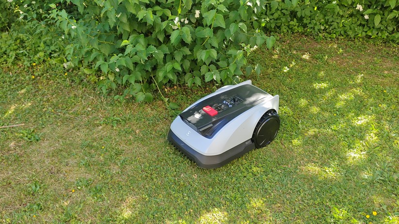 Ecovacs Goat O600 RTK bietet eine Schnittbreite von 19 cm und ist für Rasenflächen bis 600 m². 