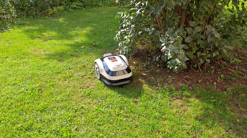Roboup Raccoon 2 SE: Günstiger Mähroboter ohne Begrenzungskabel für Gärten mit festen Grenzen