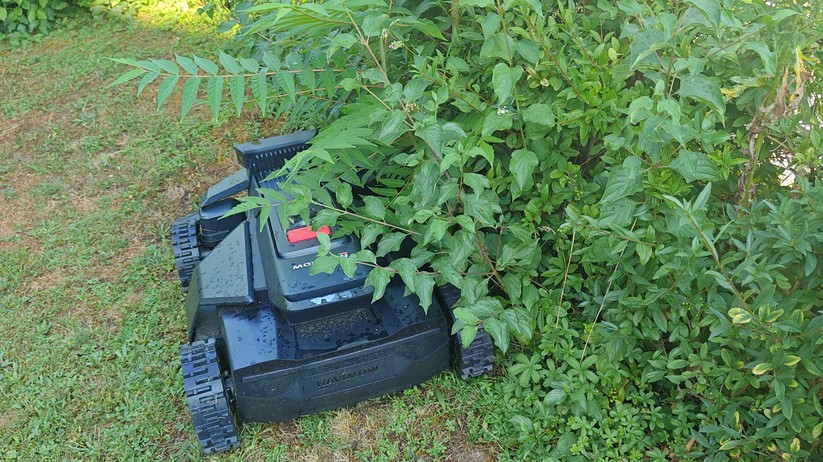 Segway Navimow X420: Großer und schwerer Allrad-Mähroboter mit RTK- und Kamera-Navigation für Rasenflächen bis 2000 m², 42 cm Schnittbreite, lenkbare Vorderräder, aber ohne Kantenschnittoptimierung.