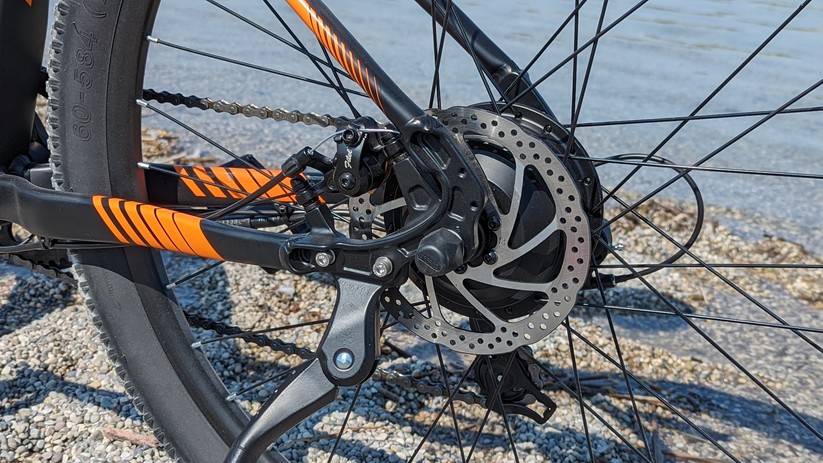 Selbst bei sehr günstigen E-Bikes wie dem Fafrees KRE27.5 gehören einfache mechanische Scheibenbremsen mittlerweile zum Standard. 