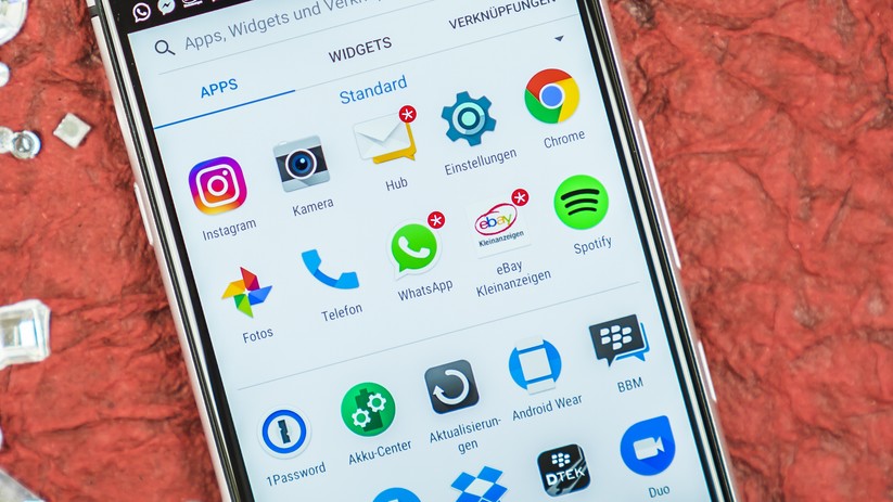 Das Display hat eine Diagonale von 4,5 Zoll und löst auf mit 1620 × 1080 Pixeln.