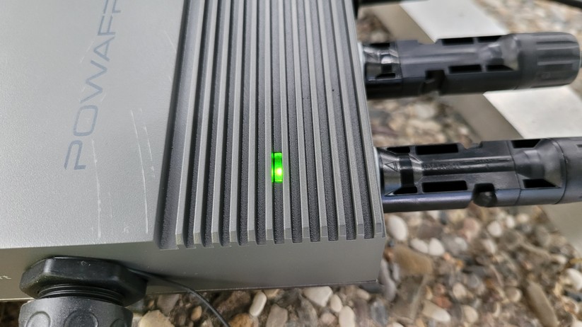  Eine LED an der Steuereinheit PV-Route 800 signalisiert die Netzwerkverbindung.