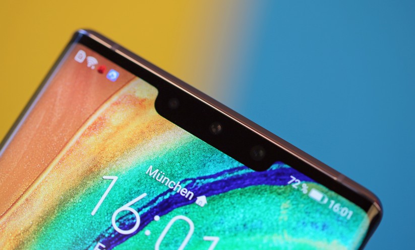 Die Notch für Frontkamera(s) und Sensoren ist kleiner als beim Vorgänger, aber immer noch groß