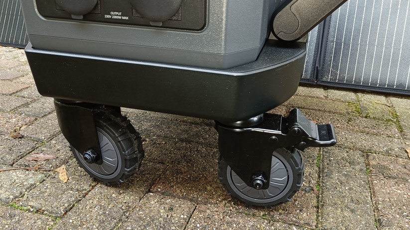 Ugreen Powerroam 2200