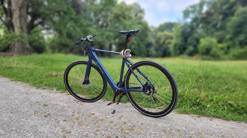 Accolmile E-Road: E-Bike mit 18 Kilo, 28-Zoll-Reifen, 250-Watt-Hinterradmotor, 345-Wh-Akku und 7-Gang-Shimano-Kettenschaltung