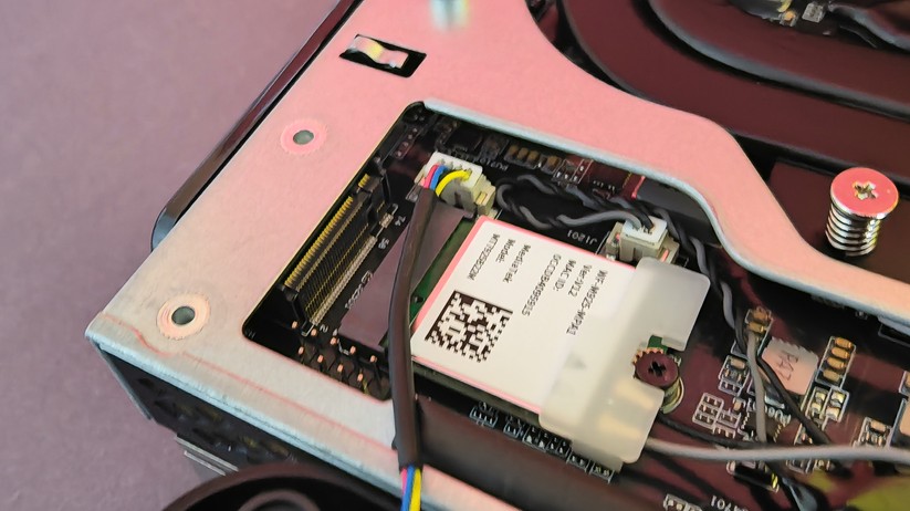 Minisforum MS-S1 Max