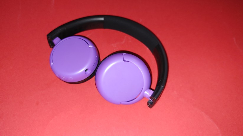 BuddyPhones Poptime: Die Bluetooth-Kopfhörer kommen mit USB-C- und Klinkenanschluss. 