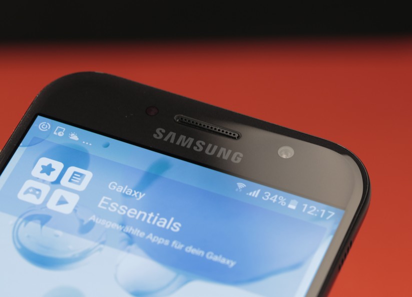 Die Selfie-Kamera hat eine sehr hohe Auflösung von 16 Megapixeln.