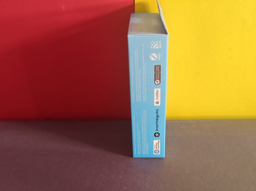 Der neue V4-Hub ist deutlich flotter als der Vorgänger V3-Hub. Außerdem bietet er mehr RAM und auch mehr Speicherplatz. Letzteres ist etwa wichtig, wenn man viele Geräte im Einsatz hat und für die lokale Ausführung entsprechende Edge-Treiber auf der Zentrale installieren möchte. Der V4-Hub unterstützt wie der Vorgänger Zigbee, Thread und Matter, verzichtet aber auf Z-Wave. 