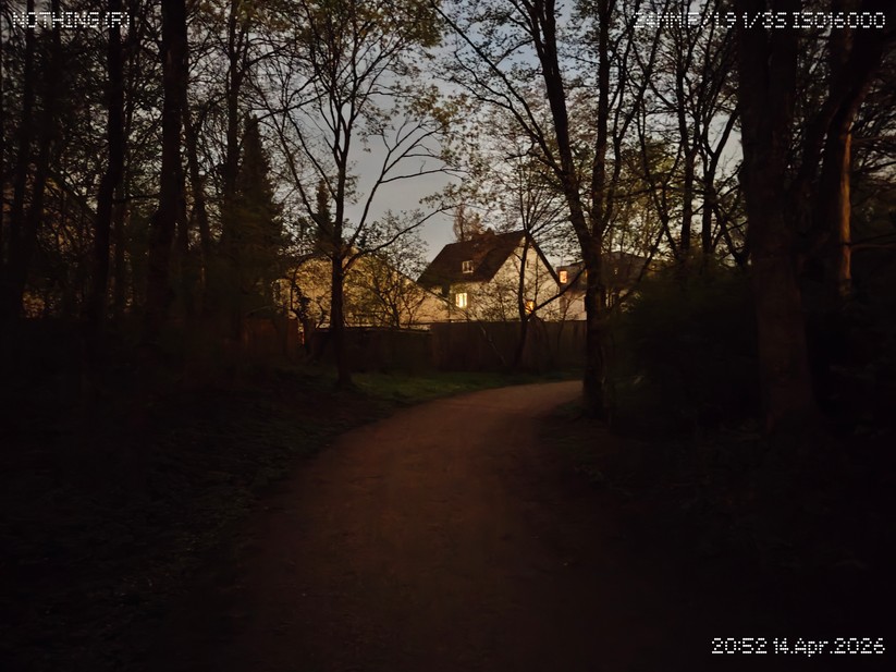 Nothing Phone 4a Pro: Hauptkamera bei Nacht