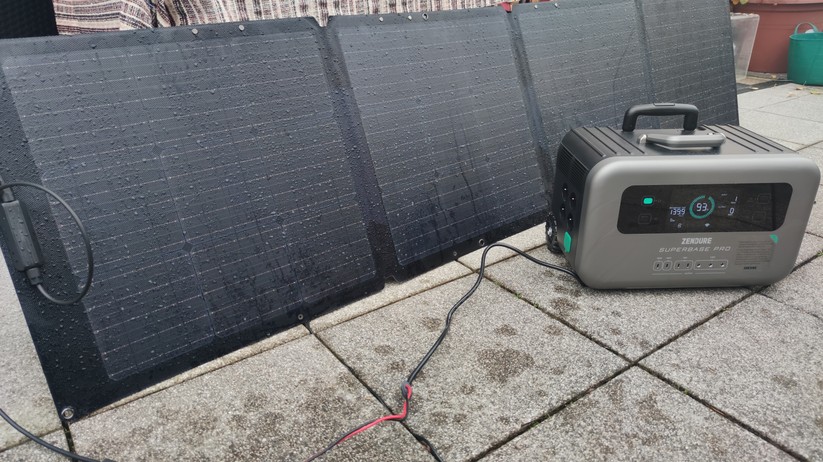 Zendure Superbase Pro 2000 mit 200-Watt-Solarpanel