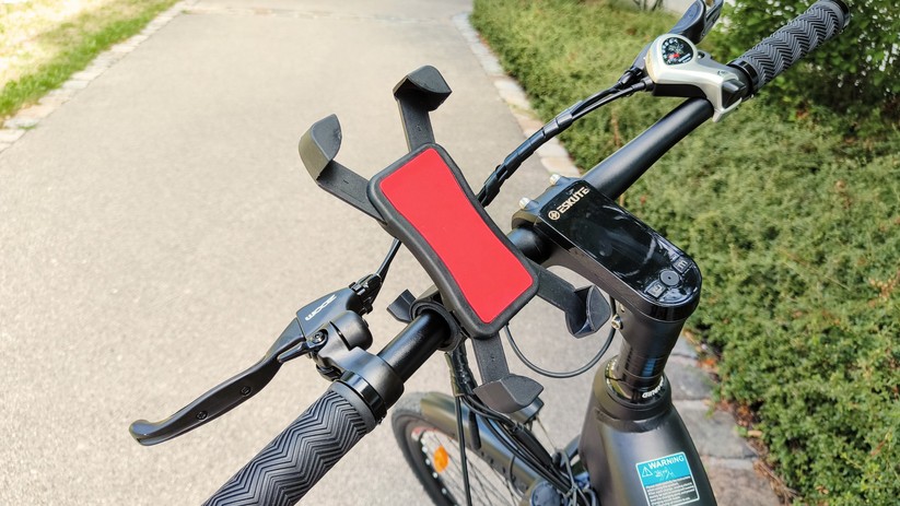 Diese Handyhalterung von Inion passt für jedes Smartphone.