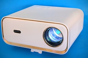  Das Beamer-Schnäppchen für 189 Euro im Test – hell & Full-HD