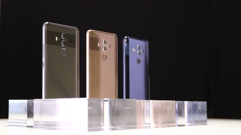 Die farbige Glas-Rückseite ist ein optisches Highlight.